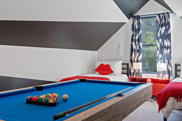 Billiard Table, Game Room, Interior