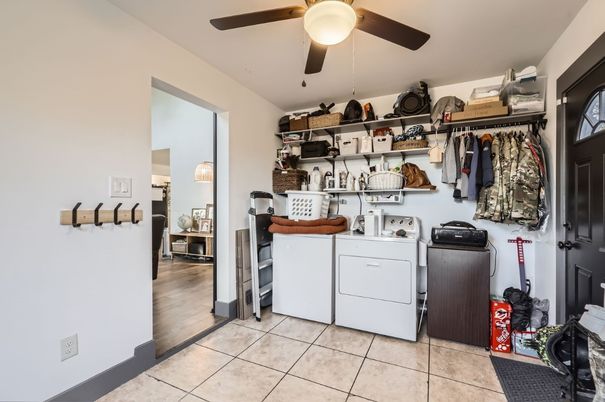 Interior, Washer, Wood Texture Flooring