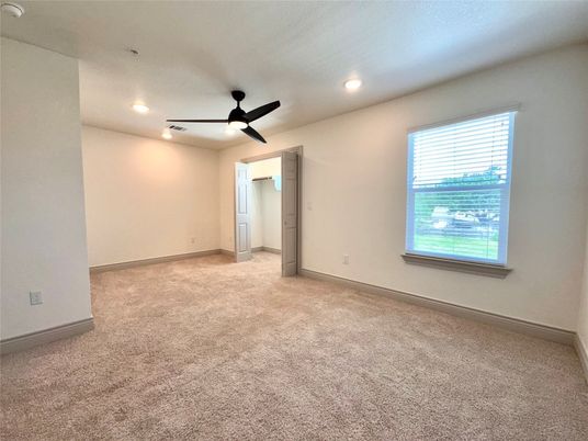 Empty room, Interior, Recessed Lighting
