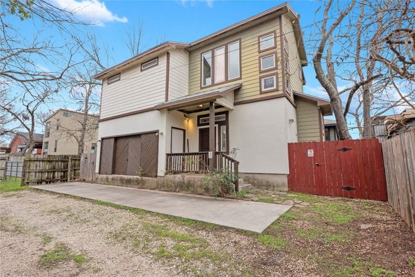 Attached, Exterior, Facade, Rowhouse
