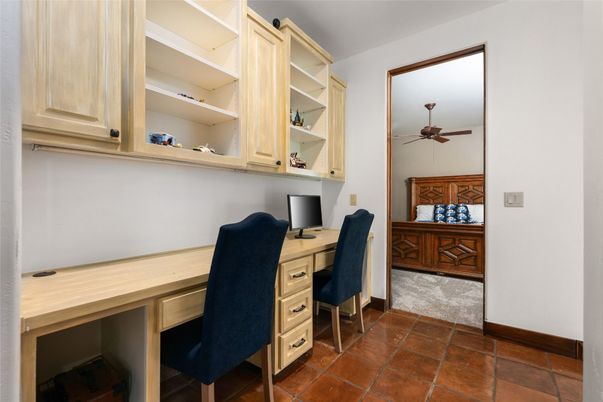 Home Office, Interior