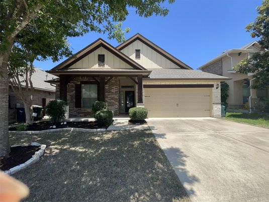 Attached, Exterior, Facade, American Craftsman