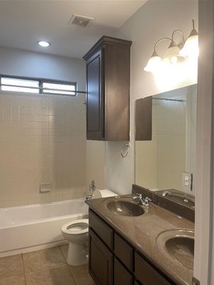 Bathroom, Dual Sink Vanities, Interior, Recessed Lighting