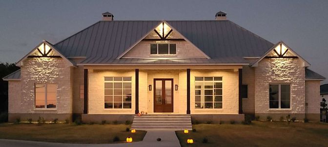 Exterior, Facade, Farmhouse