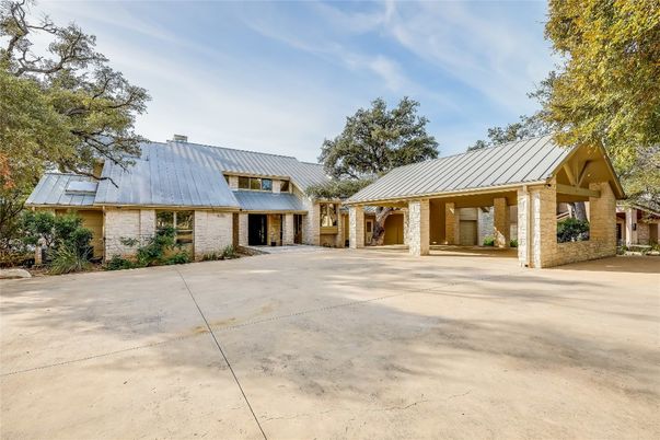 Backyard, Exterior, Facade, Ranch