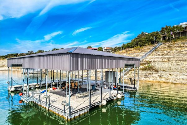 Exterior, Lake