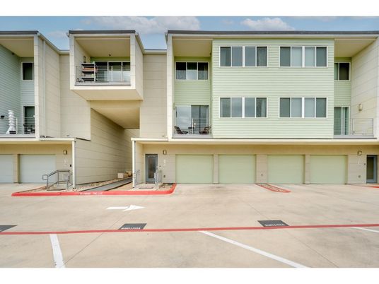 Attached, Exterior, Facade, Rowhouse