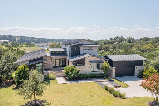 Attached, Exterior, Facade, Mediterranean