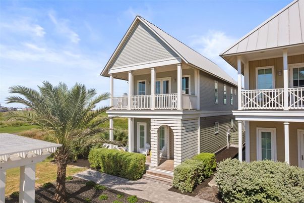 Backyard, Exterior, Facade, Queen Anne Victorian