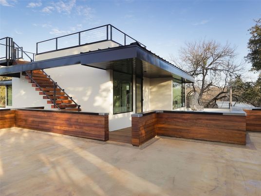 Exterior, Facade, Modern
