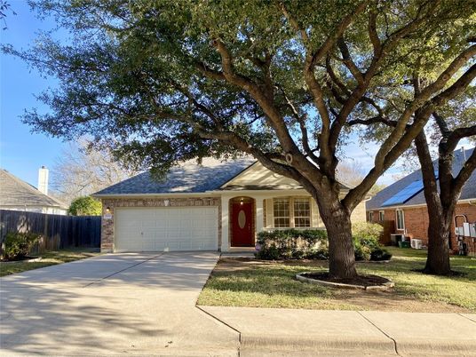 Attached, Exterior, Facade, Ranch