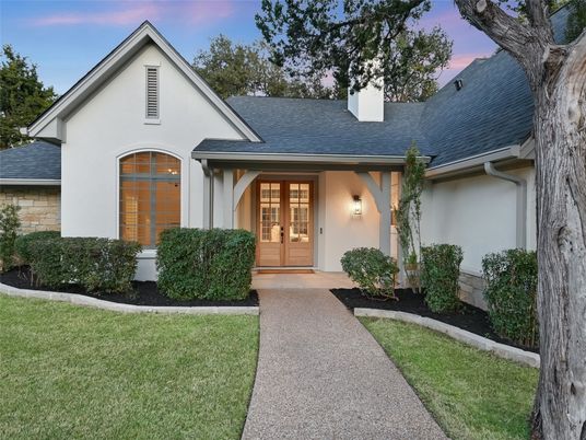 Exterior, Facade, Ranch