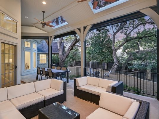 Dining room, Exterior