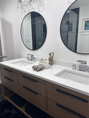 Bathroom, Dual Sink Vanities, Interior