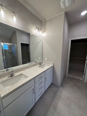 Bathroom, Dual Sink Vanities, Interior, Recessed Lighting