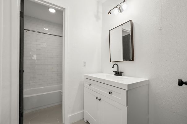 Bathroom, Interior, Recessed Lighting