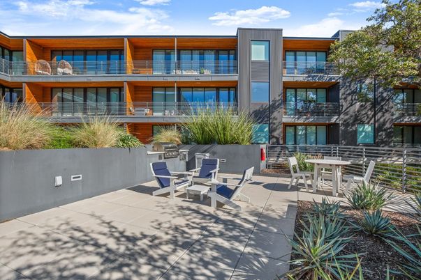 Exterior, Facade, Modern