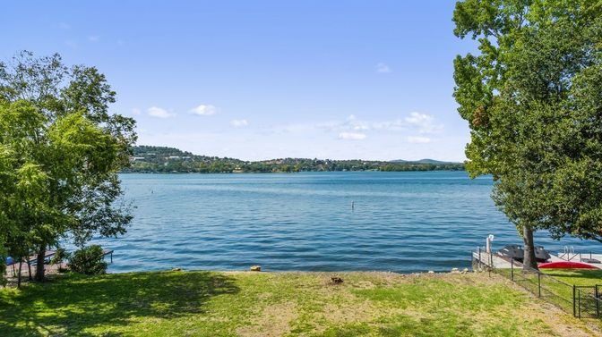 Exterior, Lake