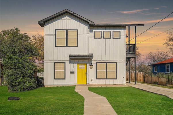 Exterior, Facade, Farmhouse
