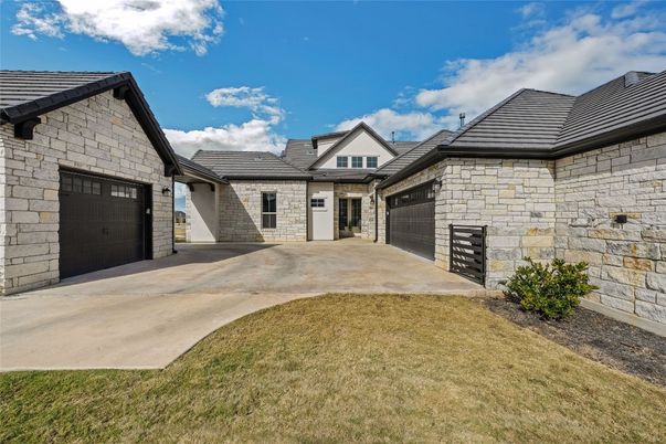 Attached, Exterior, Facade, Ranch