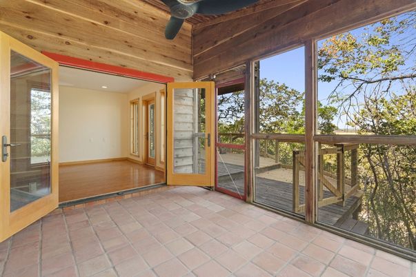 Empty room, Interior, Sun Room, Wooden Ceilings