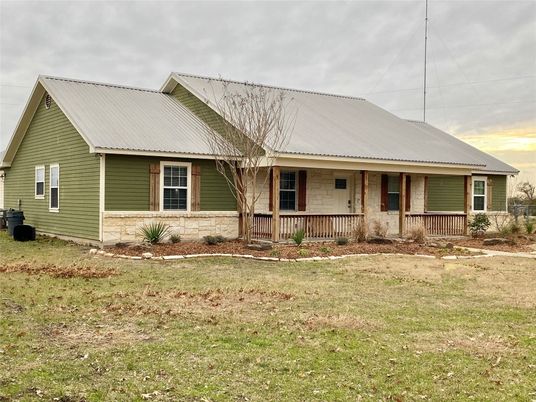 Backyard, Exterior, Facade, Ranch