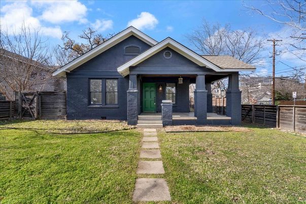 Exterior, Facade, Brick Facade, American Craftsman