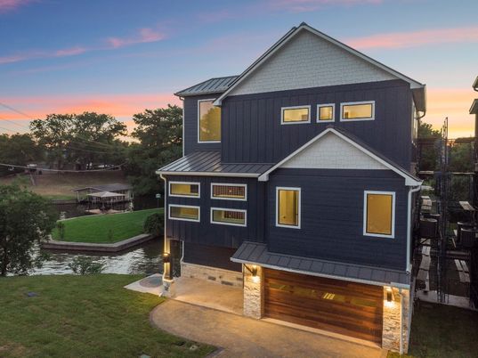 Attached, Exterior, Facade, Farmhouse