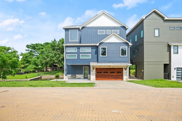 Attached, Exterior, Facade, Rowhouse