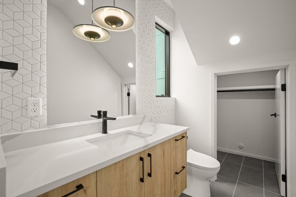 Bathroom, Dual Sink Vanities, Interior, Recessed Lighting