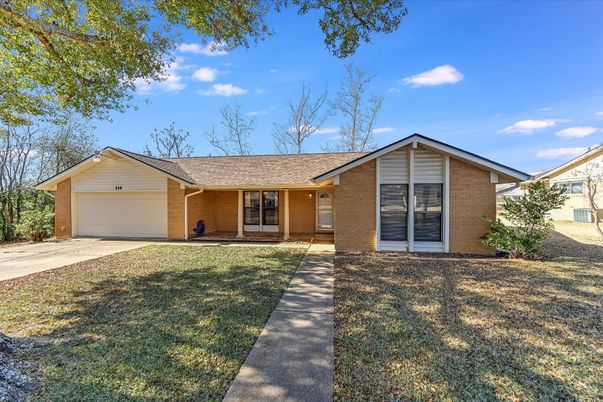 Attached, Exterior, Facade, Brick Facade, Ranch