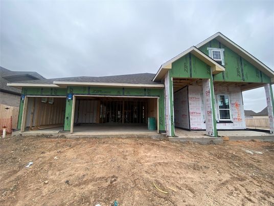 Attached, Exterior, Facade, American Craftsman