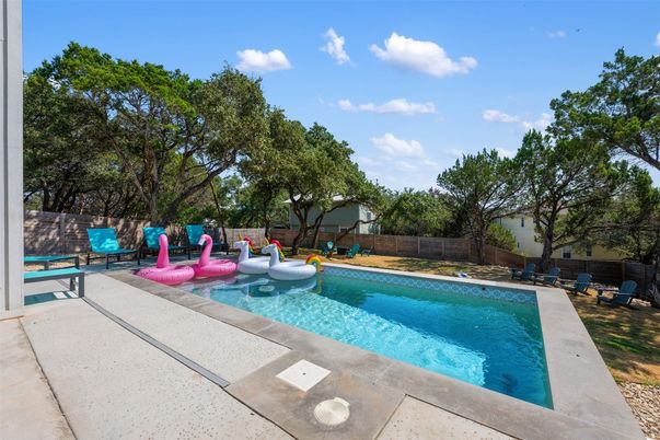 Exterior, Playground, Pool