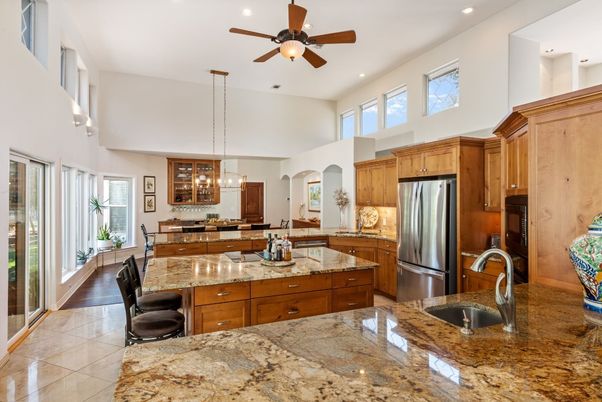 Dining room, Interior, Kitchen, Pendant Lights, Recessed Lighting, Stainless Steel Appliances