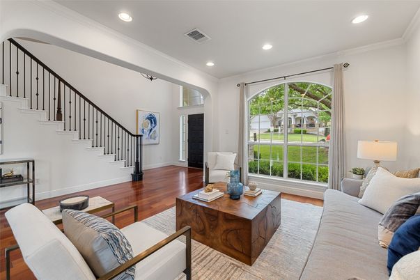 Interior, Living room, Recessed Lighting, Wood Texture Flooring