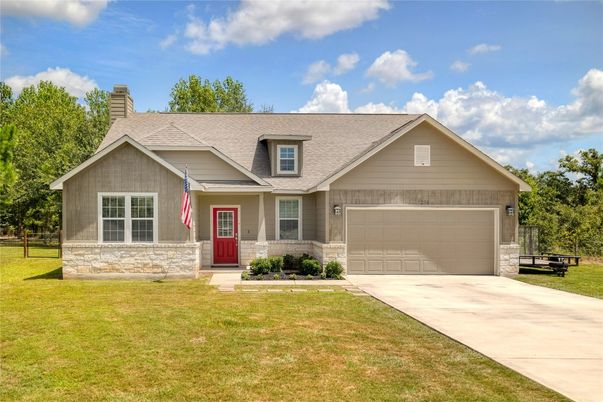 Attached, Exterior, Facade, Ranch