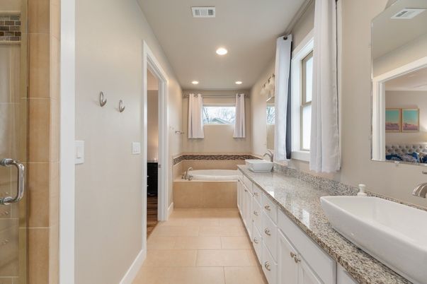 Bathroom, Dual Sink Vanities, Interior, Recessed Lighting