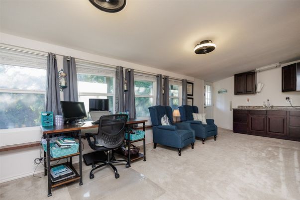 Home Office, Interior