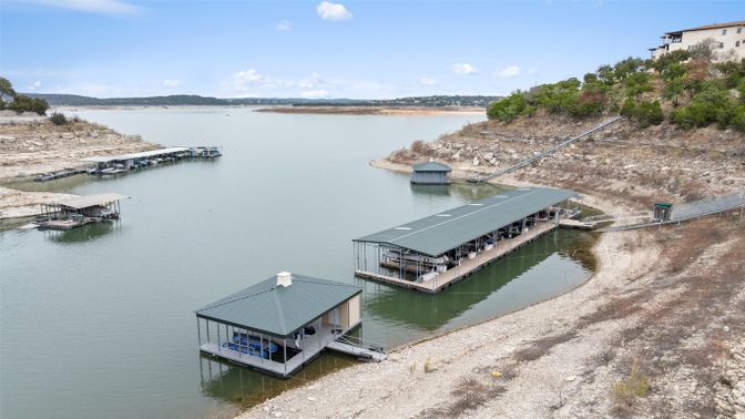 Exterior, Lake