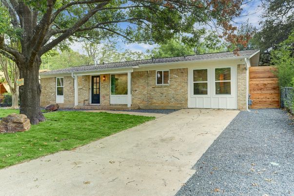 Exterior, Facade, Brick Facade, Ranch