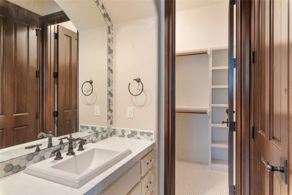 Bathroom, Interior, Tile Countertops
