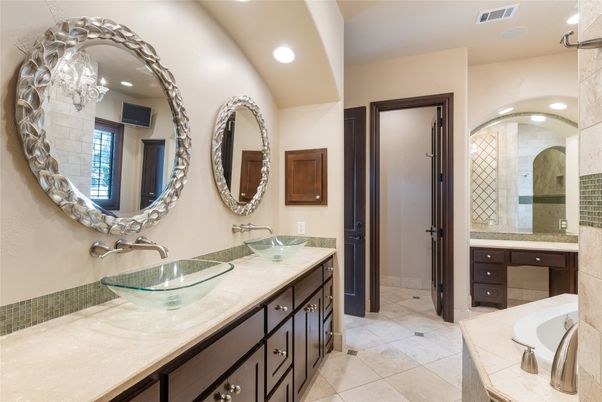 Bathroom, Dual Sink Vanities, Interior, Recessed Lighting