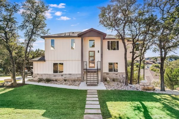 Backyard, Exterior, Facade, Raised Ranch