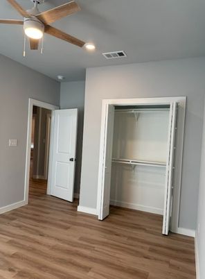 Empty room, Interior, Recessed Lighting, Wood Texture Flooring