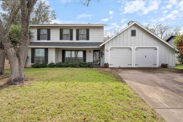 Attached, Exterior, Facade, Farmhouse