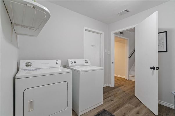 Interior, Utility Closets, Washer, Wood Texture Flooring