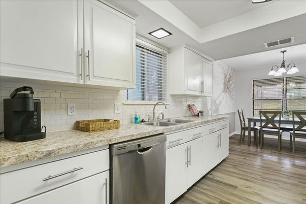 Chandelier, Dining room, Interior, Kitchen, Stainless Steel Appliances, Wood Texture Flooring