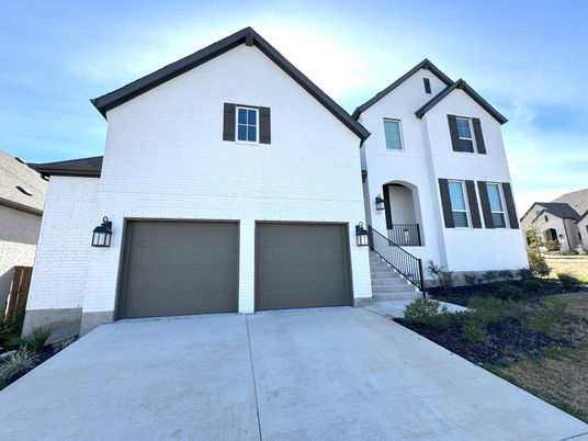 Attached, Exterior, Facade, Farmhouse