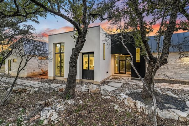 Backyard, Exterior, Facade, Modern