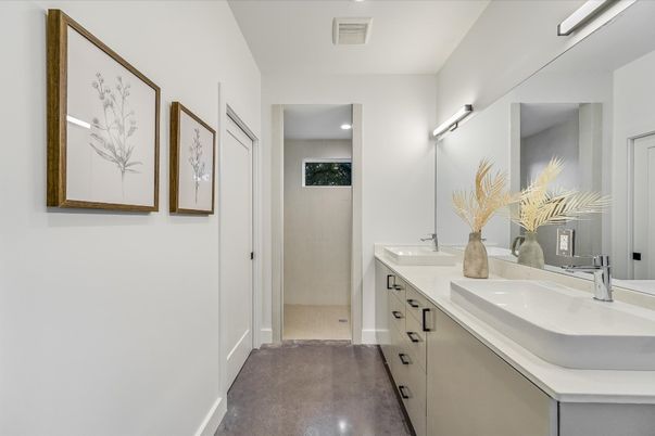 Bathroom, Dual Sink Vanities, Interior, Recessed Lighting